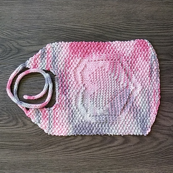 Hand Knit Baby Bib ๐ฉท ๐ฉถ - Picture 2 of 5